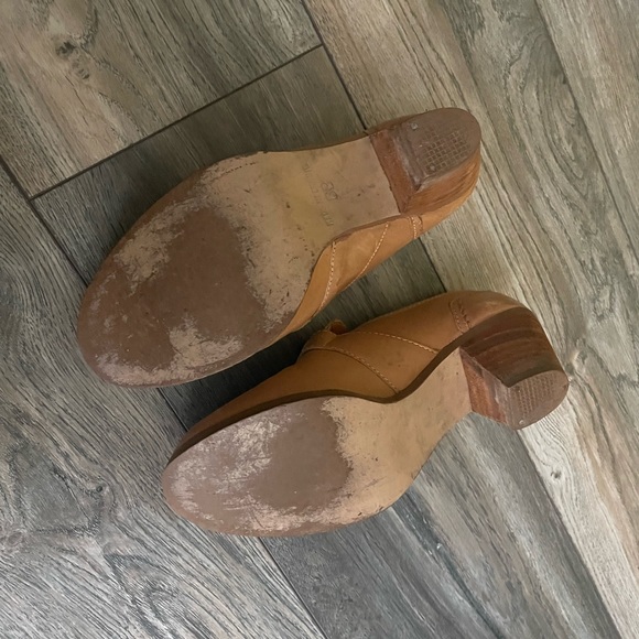 Vintage Block Heel Leather Shoes made in Brazil - Picture 8 of 8